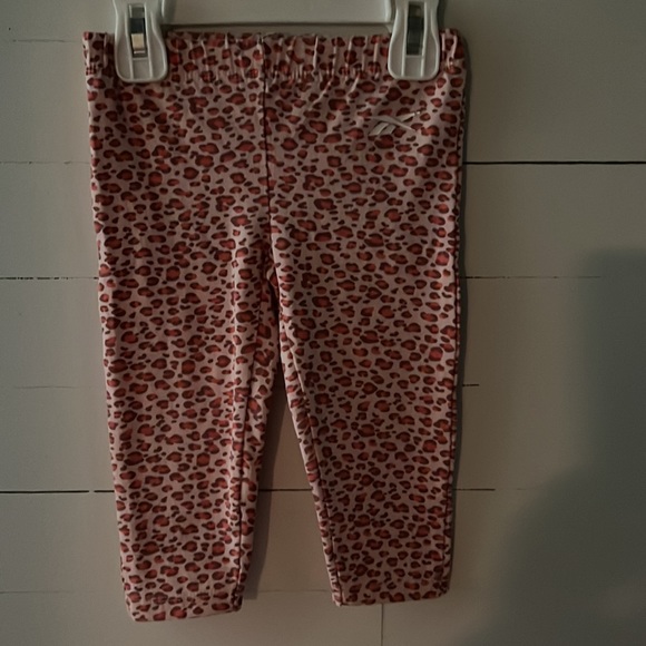 Girls 18 month , 3 piece Reebok set. Pants ,tshirt ,onsie - Picture 2 of 4